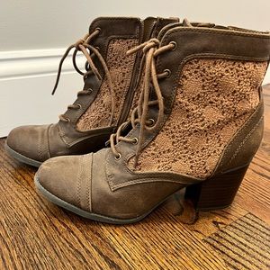 Super cute!! Brown lace up booties!